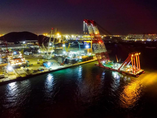 全球首个万吨级半油平台潜式储船体在中国海油青岛场地建造完工